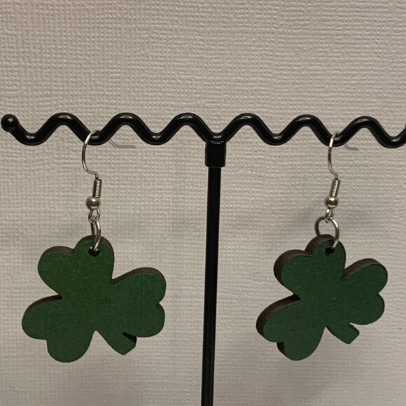 Clover Earring, Shamrock Earring, St. Patrick's Day Earring, Lucky Charm Earring - Picture 3 of 4